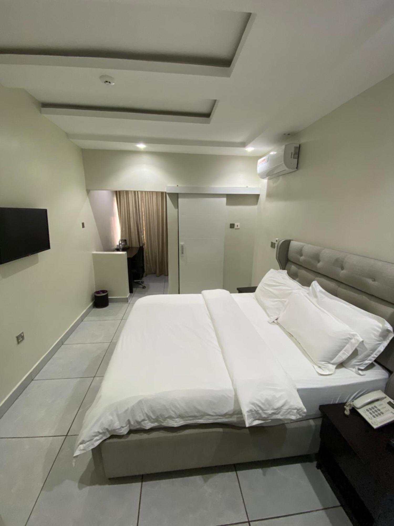 Emmaag Hotel, Ibadan Exteriör bild
